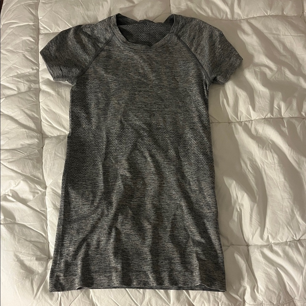 Lululemon Athletica Heather Gray Short Sleeve Tee